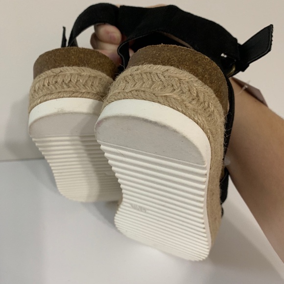 Black Chunky Sandals 8 Wide by Universal Threads - Picture 14 of 16